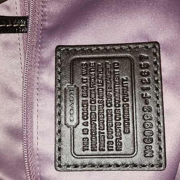 LIKE NEW Coach shoulder bag - Picture 6 of 7